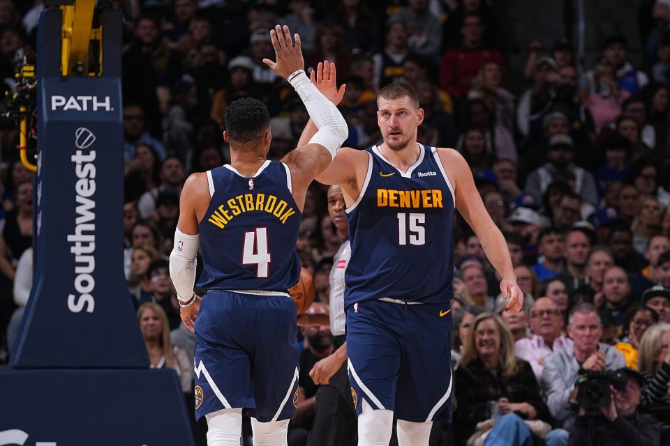 记者：奥斯卡身边人认为他没法继续踢球了，他在体能测试时突感不适（记者：奥斯卡身边人士称他或已无法再踢球，体能测试中突感不适）