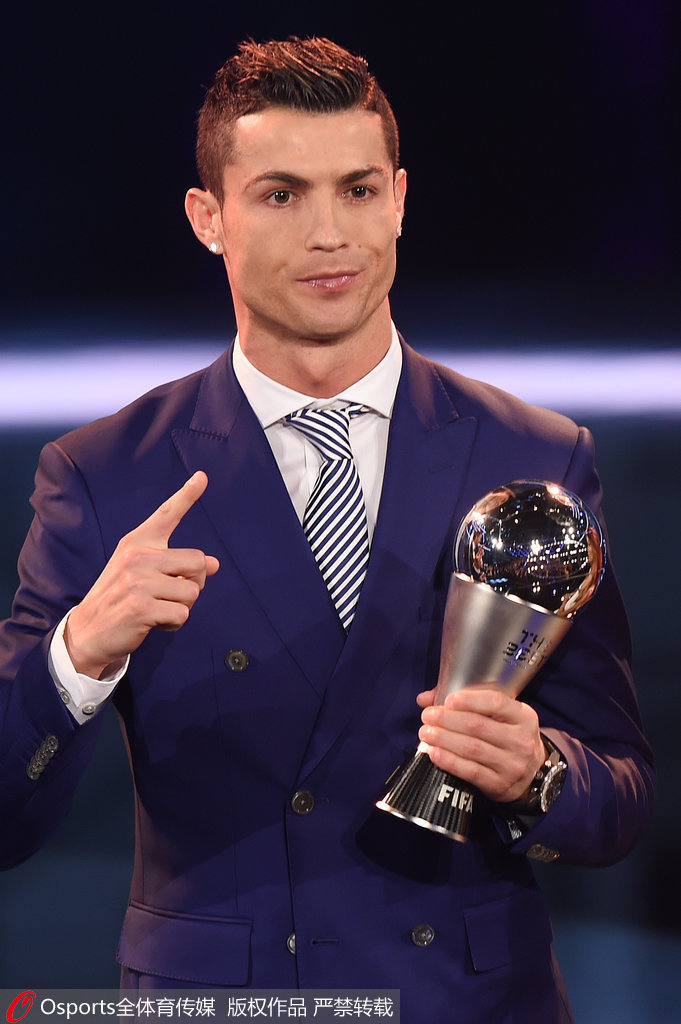 封烟呢？荷甲阿贾克斯vs格罗宁根因为烟雾太大被终止