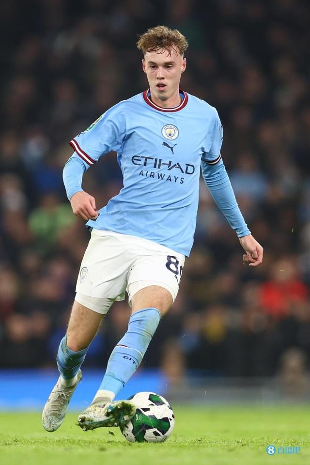 西甲前瞻：西班牙人三连胜延续黑马之姿，赫塔菲近四轮三负（西甲前瞻：西班牙人豪取三连胜延续黑马气势，赫塔菲近四轮三负）