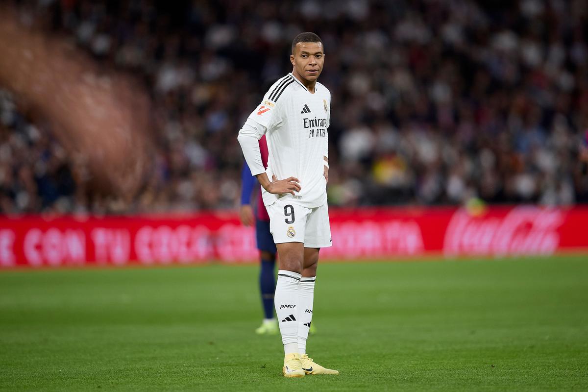 鹈鹕将围绕费尔斯、奎因重建，愿听取锡安、墨菲与琼斯的报价（鹈鹕重建围绕费尔斯与奎因，愿听取对锡安、墨菲、琼斯的交易报价）