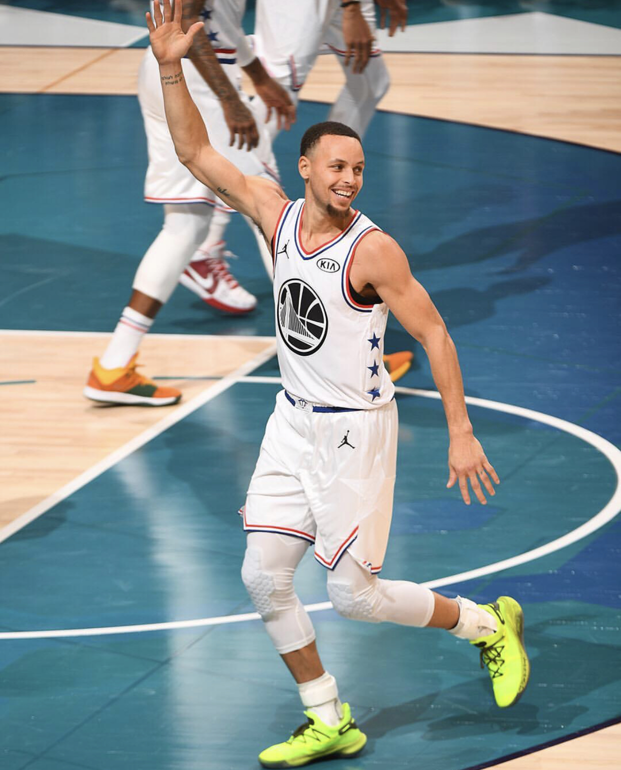 加泰队主教练：亚马尔不在阵容内很遗憾；终极目标参加世界杯（加泰主帅：亚马尔无缘名单令人惋惜，最终目标是参加世界杯）